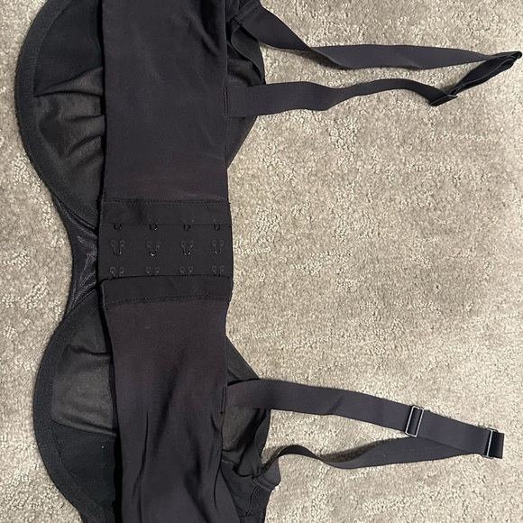 SKIMS No show molded Balconette Underwire Bra - Onyx (black) - 40D - Picture 2 of 6